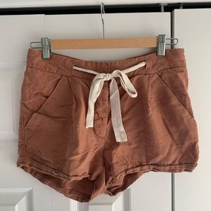 Copper shorts from Aritzia (specifically Wilfred) ⚡️